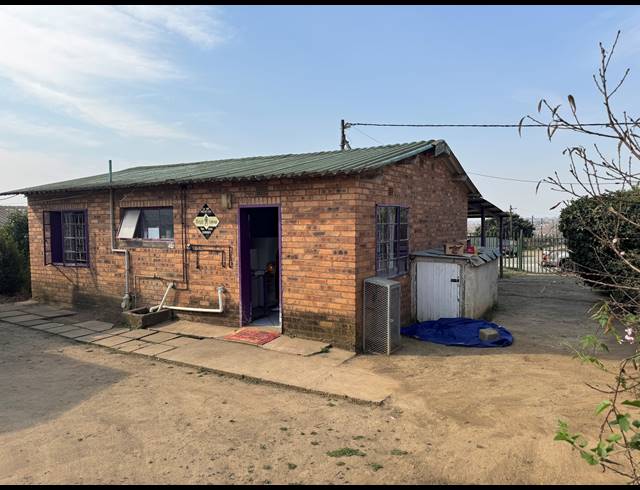 2 BEDROOM FREEHOLD FOR SALE IN MPOPHOMENI